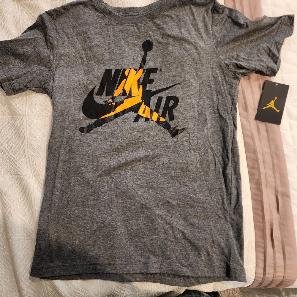 Nike Air Big Kids Gray T-Shirt with Logo New W/tag Sz XL